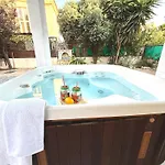 Onyx - Cozy 2br - Walk To ヴィラ Meneou