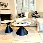 Onyx - Cozy 2br - Walk To