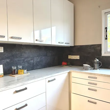 Villa Onyx - Cozy 2br - Walk To Meneú