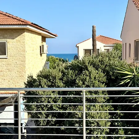 Villa Onyx - Cozy 2br - Walk To