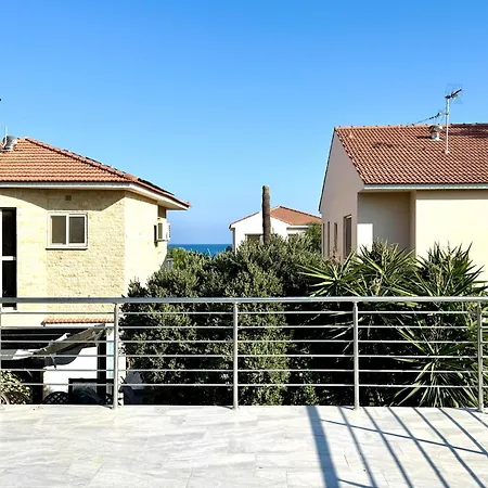 Villa Onyx - Cozy 2br - Walk To