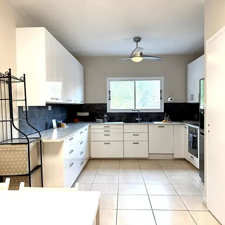 Villa Onyx - Cozy 2br - Walk To Meneou