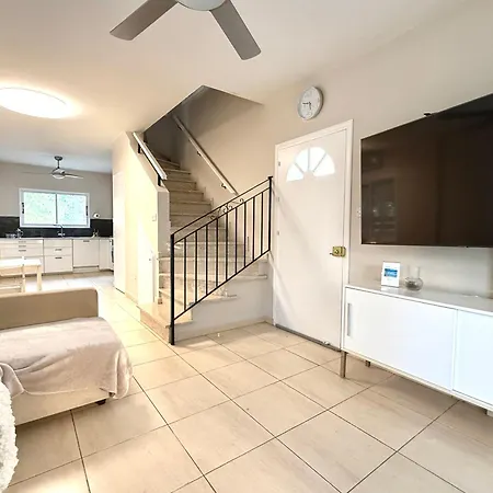 Villa Onyx - Cozy 2br - Walk To Meneú