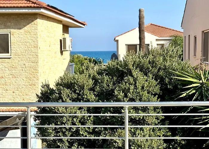 Villa Onyx - Cozy 2br - Walk To