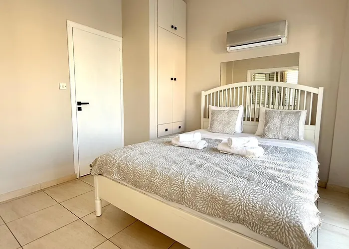 Villa Onyx - Cozy 2br - Walk To *