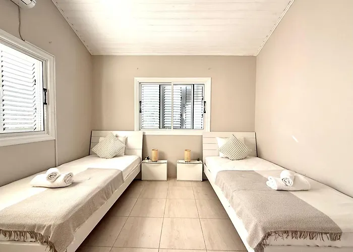 Onyx - Cozy 2br - Walk To Villa *