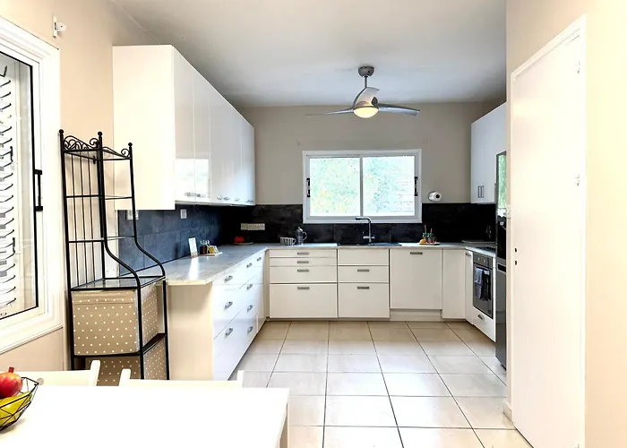 Vila Onyx - Cozy 2br - Walk To Meneou