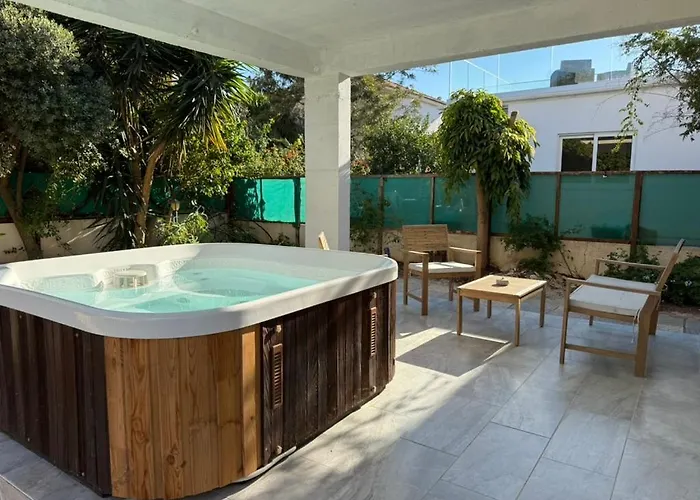 Onyx - Cozy 2br - Walk To Vila